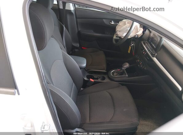 3KPF24AD9LE197114 2020 KIA FORTE White Widok wnętrza z przodu