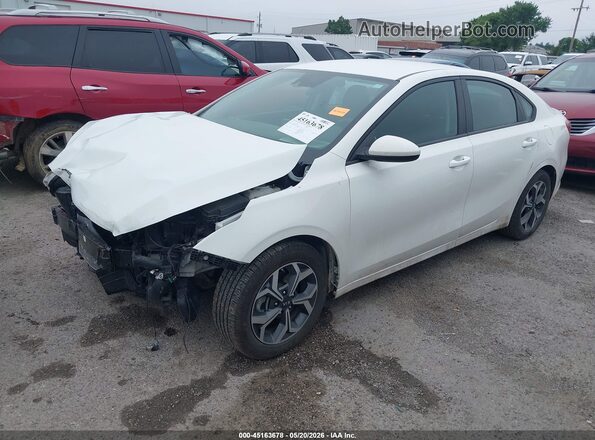 3KPF24AD9ME337583 2021 KIA FORTE White Przód lewy