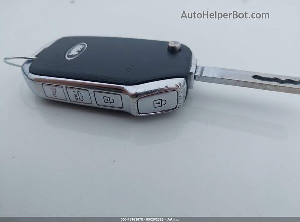 3KPF24AD9ME337583 2021 KIA FORTE White Widok deski rozdzielczej