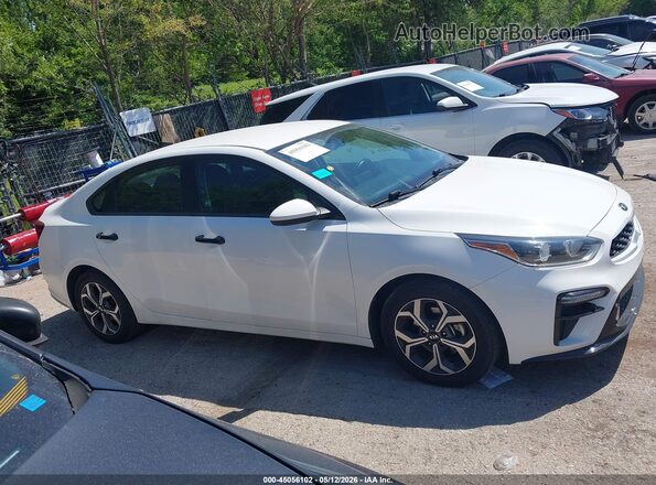 3KPF24AD9ME340421 2021 KIA FORTE White Widok wnętrza z tyłu