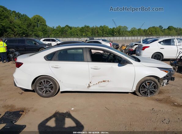 3KPF24AD9NE455084 2022 KIA FORTE White Вид задньої частини салону