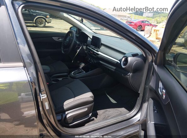 3KPF24AD9NE465047 2022 KIA FORTE Gray Front interior view