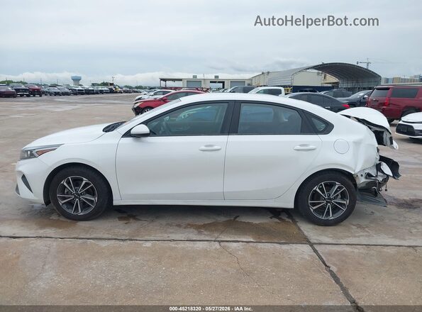 3KPF24AD9NE466960 2022 KIA FORTE White Vista interior de 360 grados