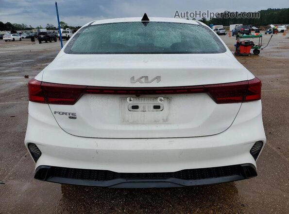 3KPF24AD9RE710385 2024 KIA FORTE White Вид ззаду