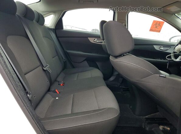 3KPF24AD9RE710385 2024 KIA FORTE White Вид задніх сидінь