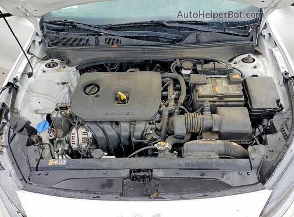 3KPF24AD9RE710385 2024 KIA FORTE White Вид задньої частини салону