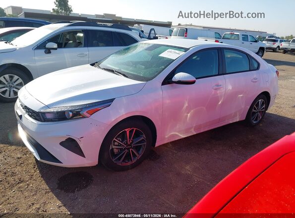 3KPF24AD9RE830168 2024 KIA FORTE White Առջևի ձախ երեք քառորդ տեսարան