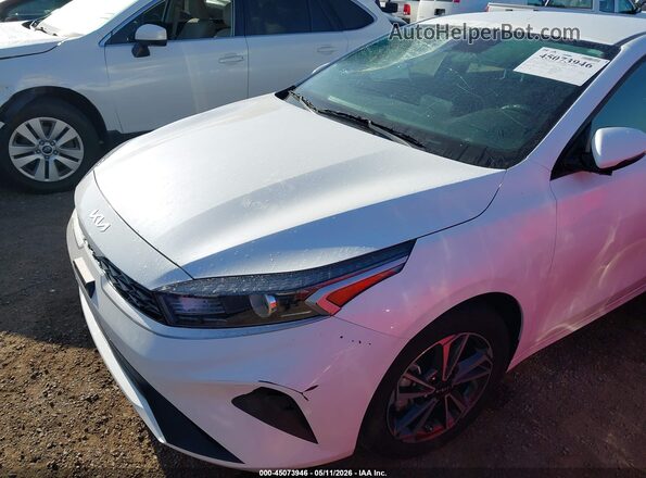 3KPF24AD9RE830168 2024 KIA FORTE White Դիմացի տեսք