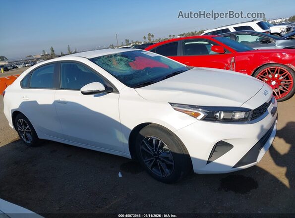 3KPF24AD9RE830168 2024 KIA FORTE White Սալոնի հետևի տեսք