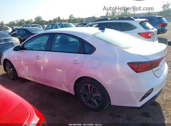3KPF24AD9RE830168 2024 KIA FORTE White Սալոնի 360 աստիճան տեսք