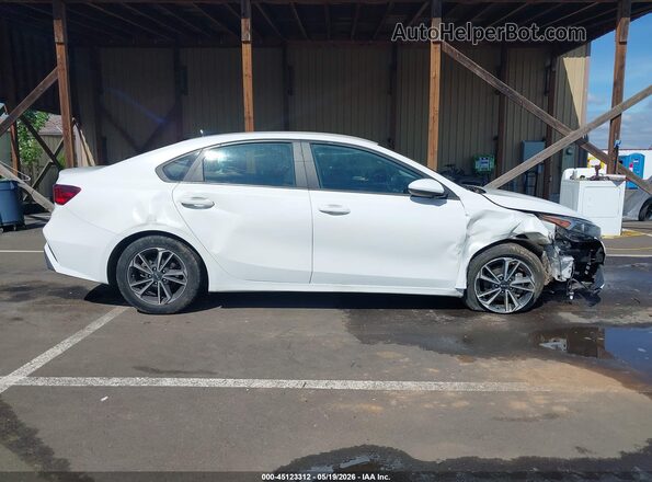 3KPF24ADXNE430453 2022 KIA FORTE White Widok wnętrza z tyłu