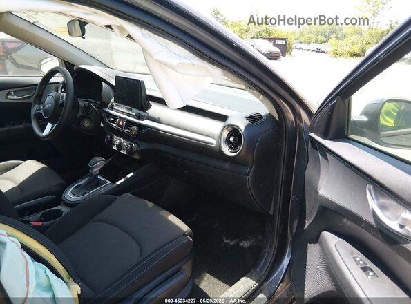 3KPF24ADXPE622121 2023 KIA FORTE Gray Vista interior delantera