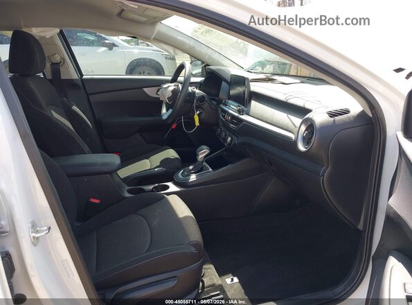 3KPF24ADXPE665826 2023 KIA FORTE White Front interior view