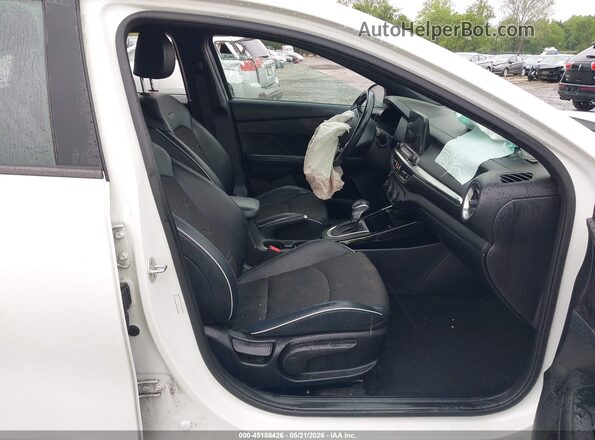 3KPF34AD2ME280205 2021 KIA FORTE Белый Вид салона спереди