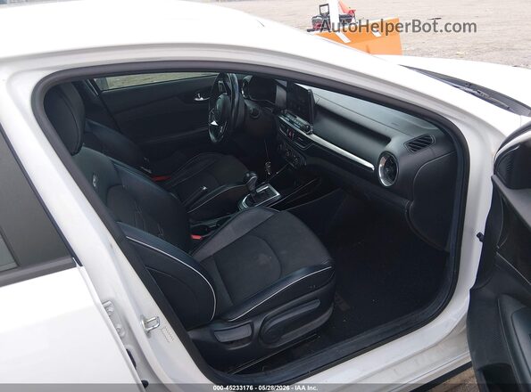 3KPF34AD5ME290663 2021 KIA FORTE Черный Вид салона спереди