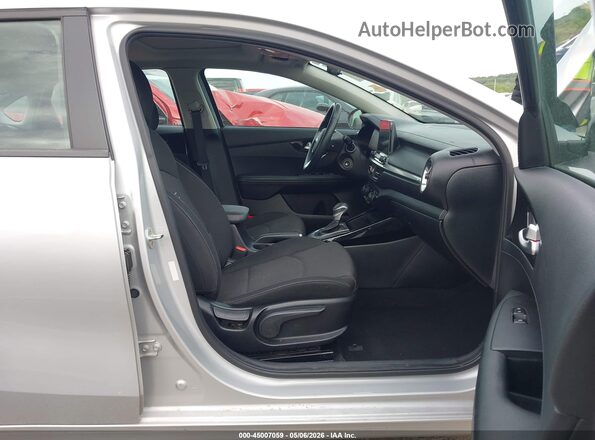 3KPF34AD8KE011509 2019 KIA FORTE Silver 