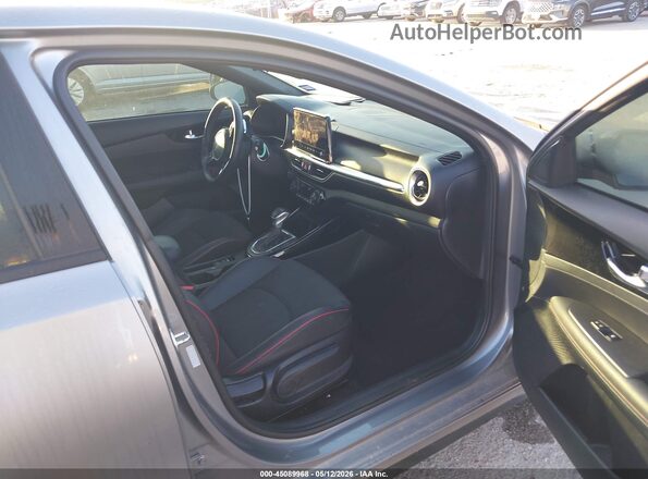 3KPF44AC0PE522367 2023 KIA FORTE Серый Вид салона спереди