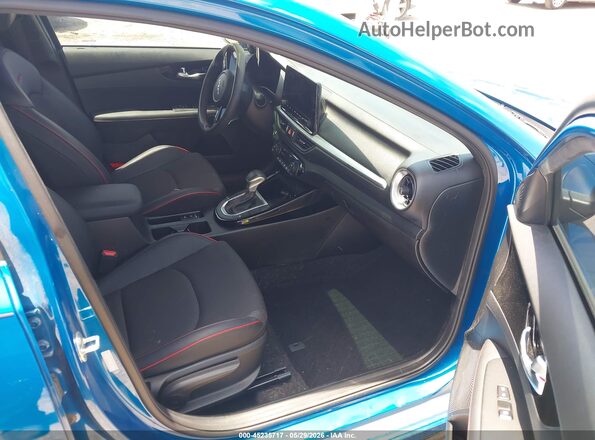 3KPF44AC1PE608190 2023 KIA FORTE Blue Вид салону спереду