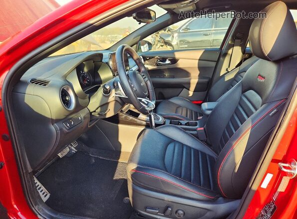3KPF44AC3RE687221 2024 KIA FORTE Red Widok wnętrza z przodu
