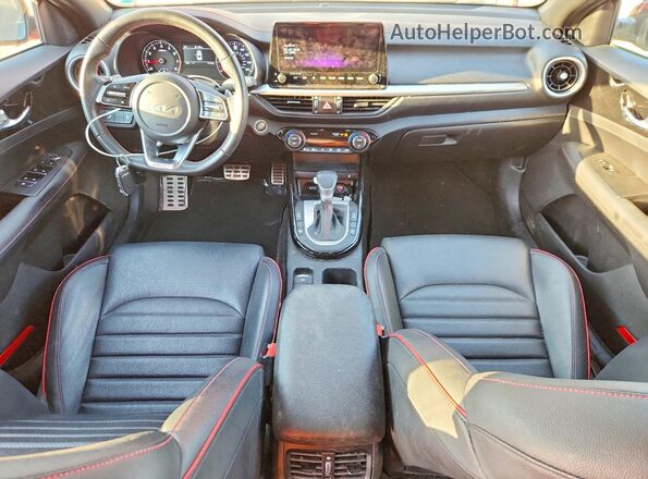3KPF44AC3RE687221 2024 KIA FORTE Red Widok deski rozdzielczej