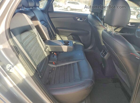 3KPF44AC3RE808636 2024 KIA FORTE Серебряный Вид задних сидений