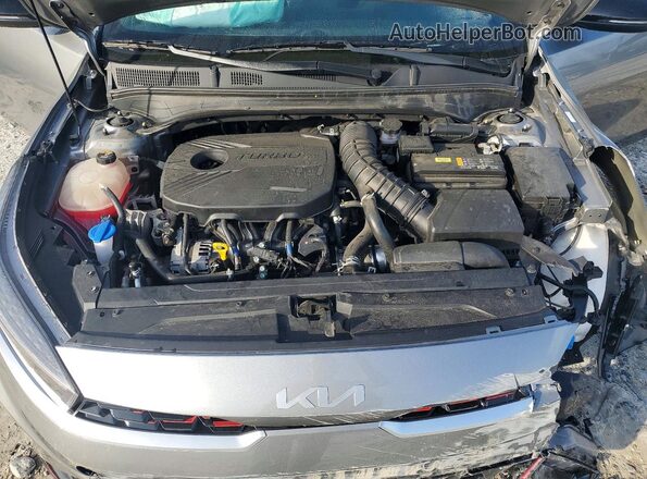 3KPF44AC3RE808636 2024 KIA FORTE Серебряный Вид задней части салона