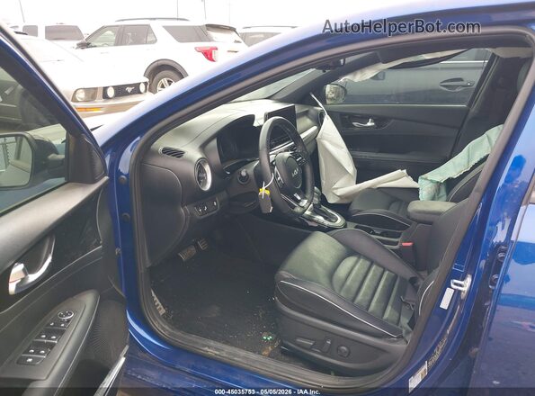 3KPF54AD0RE769137 2024 KIA FORTE Синий Вид салона спереди
