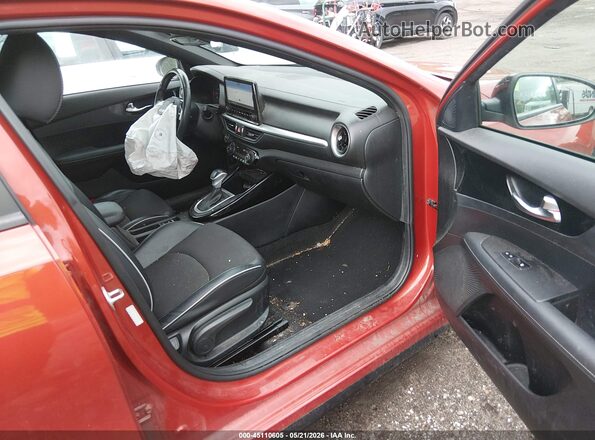 3KPF54AD2PE540715 2023 KIA FORTE Оранжевый Вид салона спереди