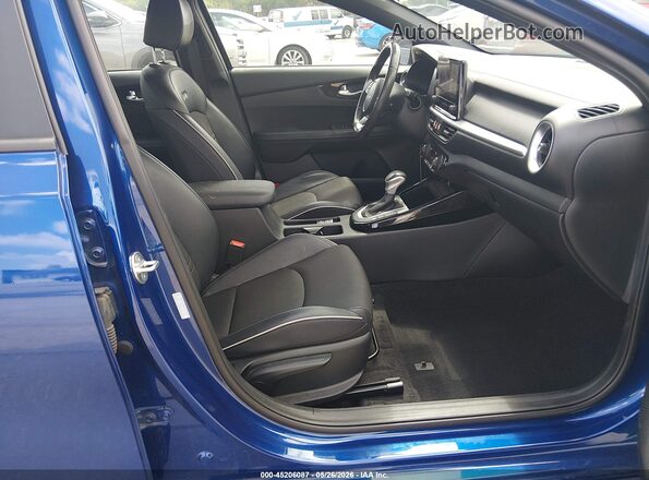 3KPF54AD2RE776218 2024 KIA FORTE Blue Vista interior delantera