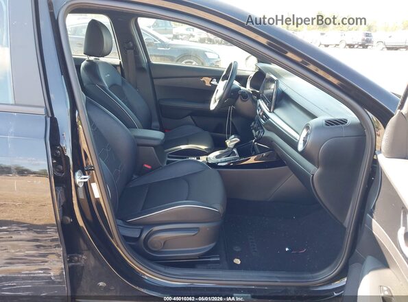 3KPF54AD4NE479963 2022 KIA FORTE Black Vista interior delantera