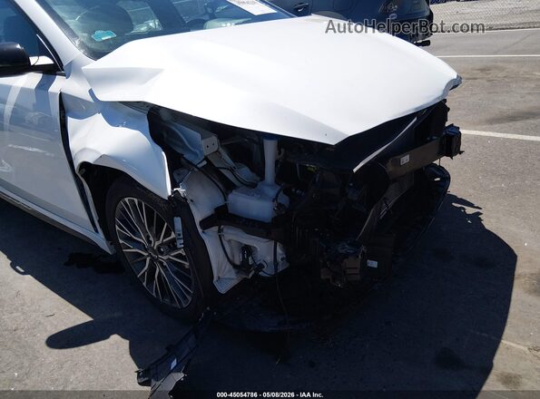 3KPF54AD4PE578916 2023 KIA FORTE White Widok z przodu