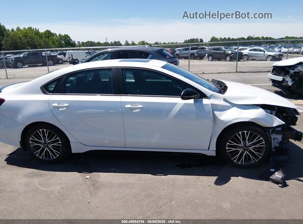 3KPF54AD4PE578916 2023 KIA FORTE White Widok wnętrza 360 stopni