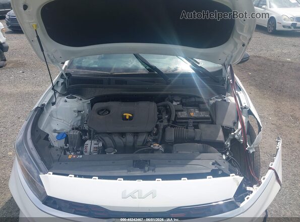 3KPF54AD4RE802219 2024 KIA FORTE Белый Вид сзади