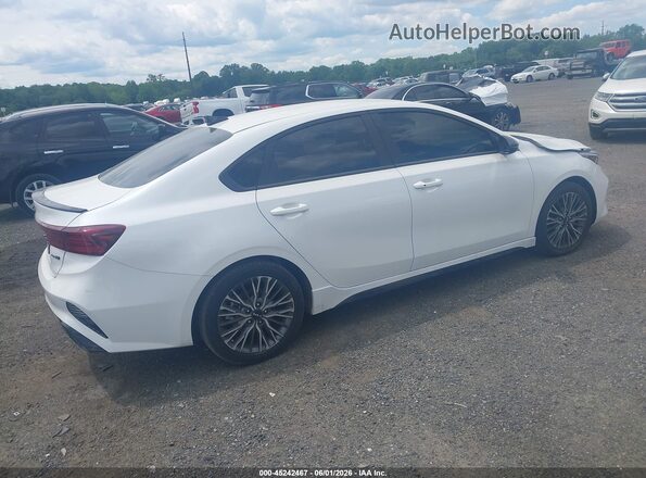 3KPF54AD4RE802219 2024 KIA FORTE Белый Задняя правая четверть