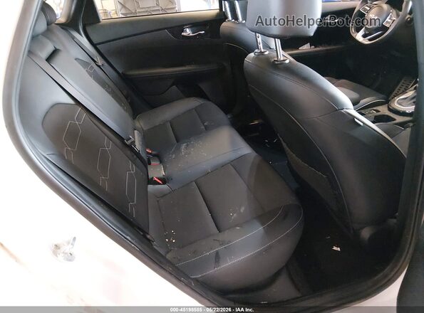 3KPF54AD5PE524654 2023 KIA FORTE White Widok naklejki z numerem VIN