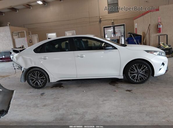 3KPF54AD5PE524654 2023 KIA FORTE White Widok wnętrza 360 stopni