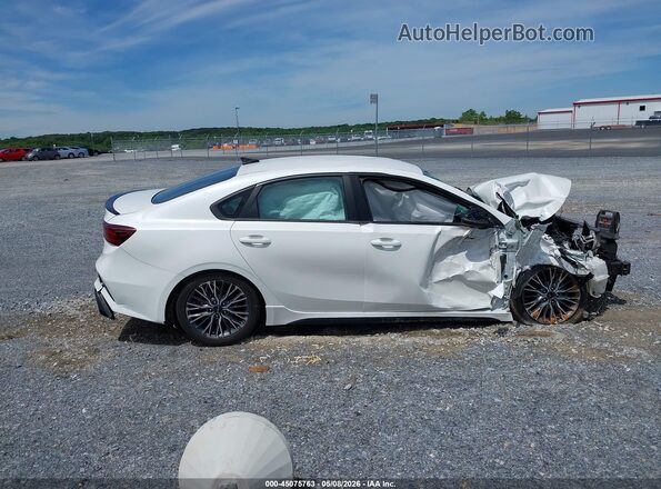 3KPF54AD5PE602611 2023 KIA FORTE White უკანა სალონის ხედი
