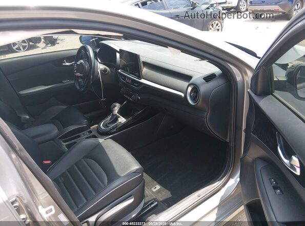 3KPF54AD5PE666955 2023 KIA FORTE Gray Widok wnętrza z przodu