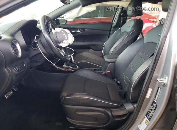 3KPF54AD5RE744718 2024 KIA FORTE Gray 