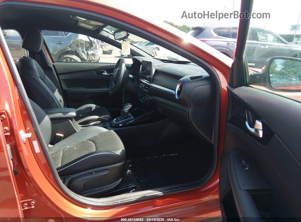 3KPF54AD6PE568372 2023 KIA FORTE Оранжевый Вид салона спереди