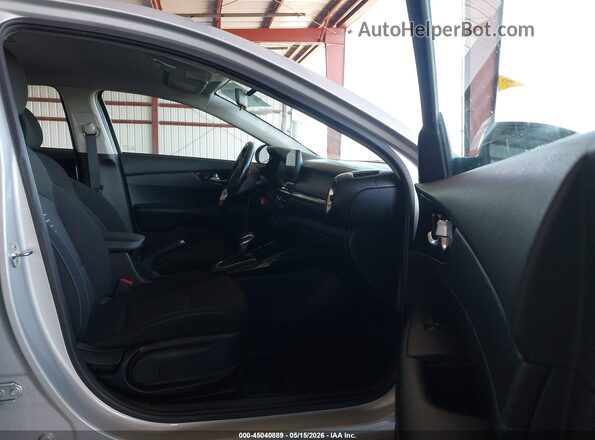3KPF54ADXLE172035 2020 KIA FORTE Silver Vista interior delantera
