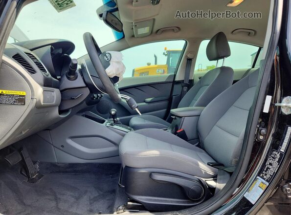 3KPFK4A70JE283533 2018 KIA FORTE Black 