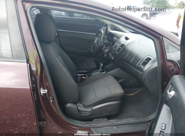 3KPFK4A71HE074859 2017 KIA FORTE Maroon Widok wnętrza z przodu