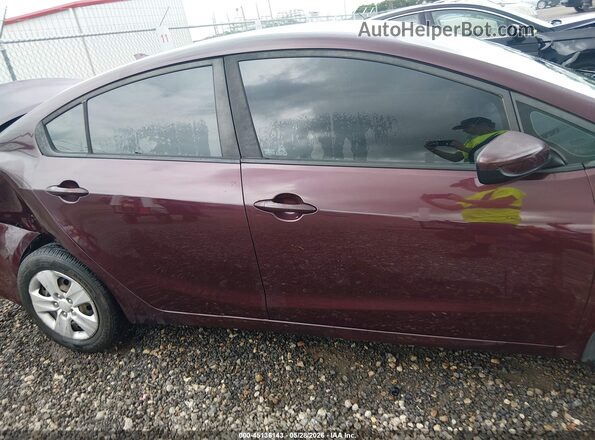 3KPFK4A71HE074859 2017 KIA FORTE Maroon Widok wnętrza z tyłu