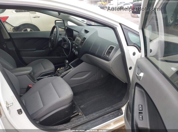 3KPFK4A72HE073316 2017 KIA FORTE White Front interior view