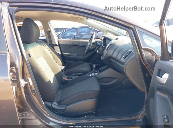 3KPFK4A74JE190501 2018 KIA FORTE Brown Вид салону спереду