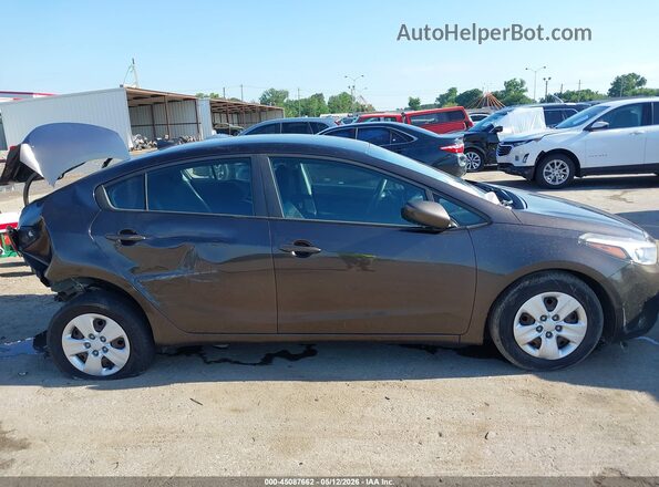 3KPFK4A74JE190501 2018 KIA FORTE Brown Вид задньої частини салону