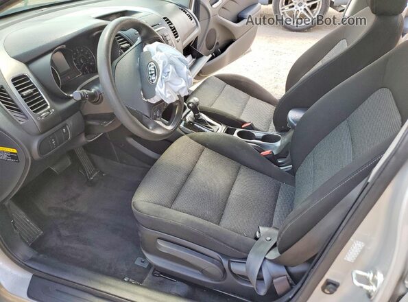 3KPFK4A75HE068319 2017 KIA FORTE Silver 