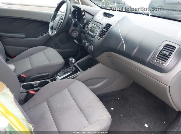 3KPFK4A77HE010972 2017 KIA FORTE Gray Vista interior delantera