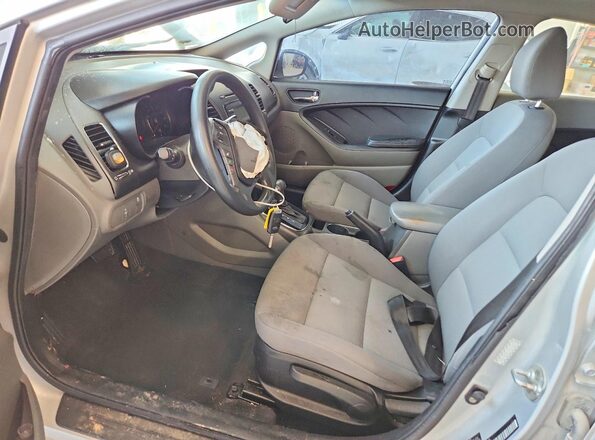 3KPFK4A77HE041204 2017 KIA FORTE Silver Vista interior delantera